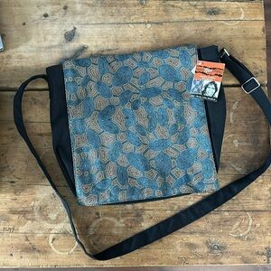 NWT Yijan messenger bag
